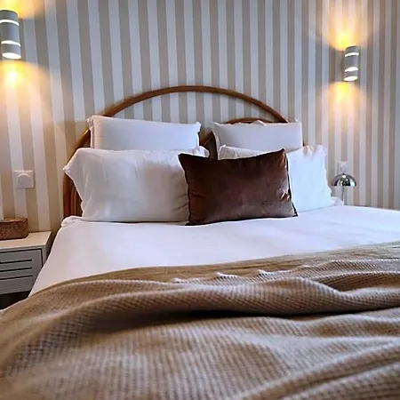 Au Coucher Du Bed & Breakfast 3*