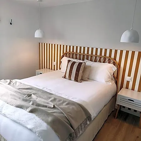 Au Coucher Du Bed & Breakfast 3*